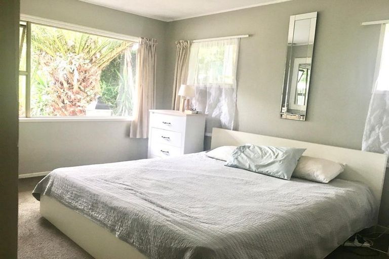 Photo of property in 38 Highland Park Drive, Highland Park, Auckland, 2010