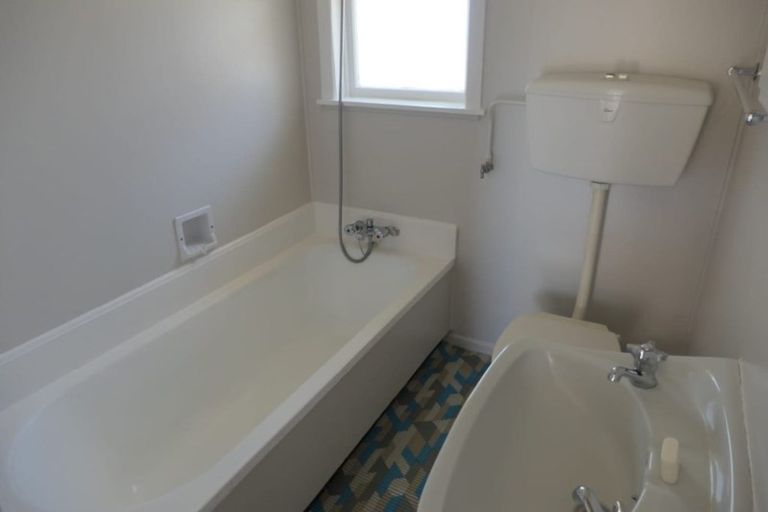 Photo of property in 2/34 Pupuke Road, Takapuna, Auckland, 0622