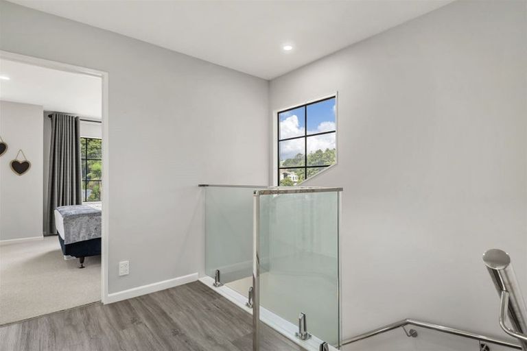 Photo of property in 6 Fairchild Avenue, Goodwood Heights, Auckland, 2105