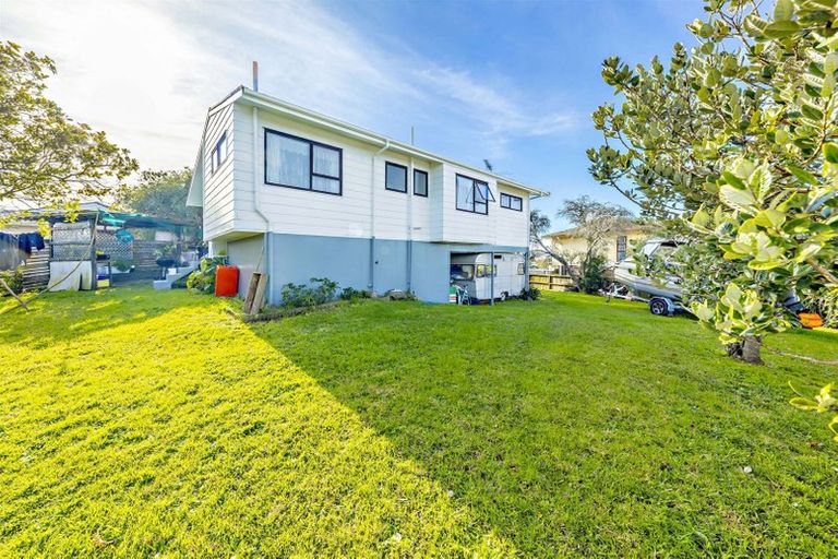 Photo of property in 8 Abelia Place, Papatoetoe, Auckland, 2025