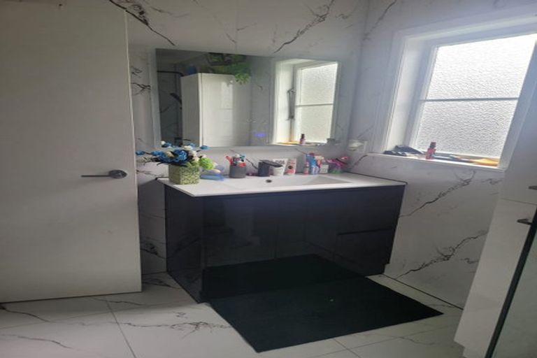 Photo of property in 18b Hollowout Street, Takanini, 2112