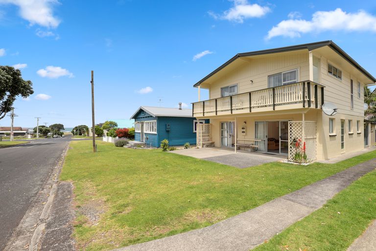 Photo of property in 27 Ocean View Road, Waihi Beach, 3611