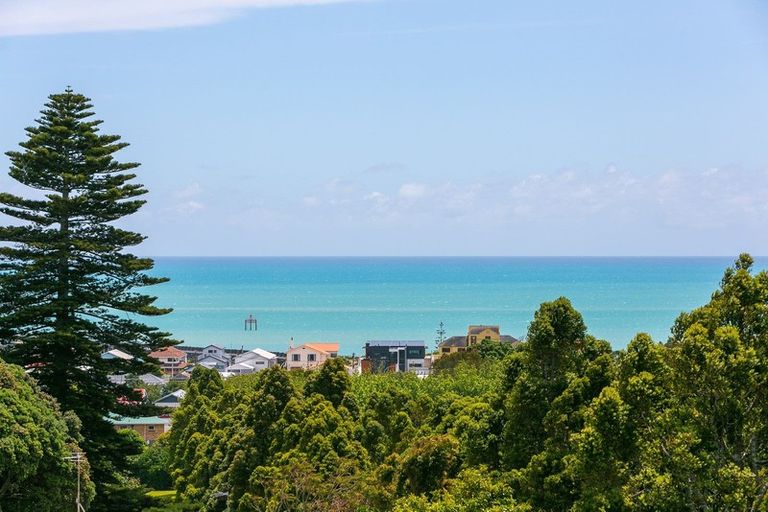 Photo of property in 403 Devon Street West, Lynmouth, New Plymouth, 4310