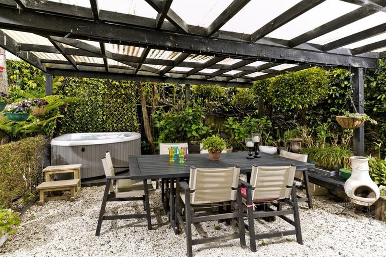 Photo of property in 4/44 Stanley Point Road, Stanley Point, Auckland, 0624