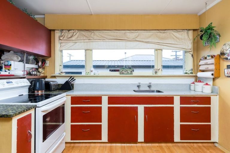 Photo of property in 16 Hughes Street, Waimate, 7924