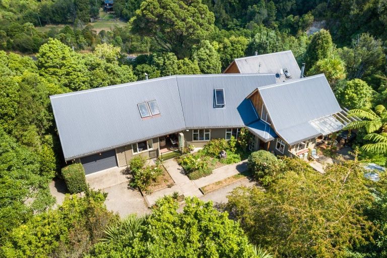 Photo of property in 355 Turitea Road, Turitea, Palmerston North, 4472