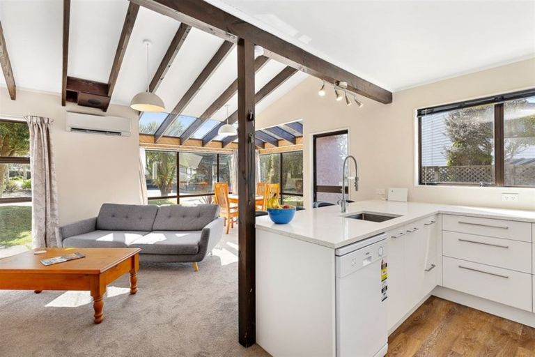 Photo of property in 19 Observatory Close, Whitby, Porirua, 5024