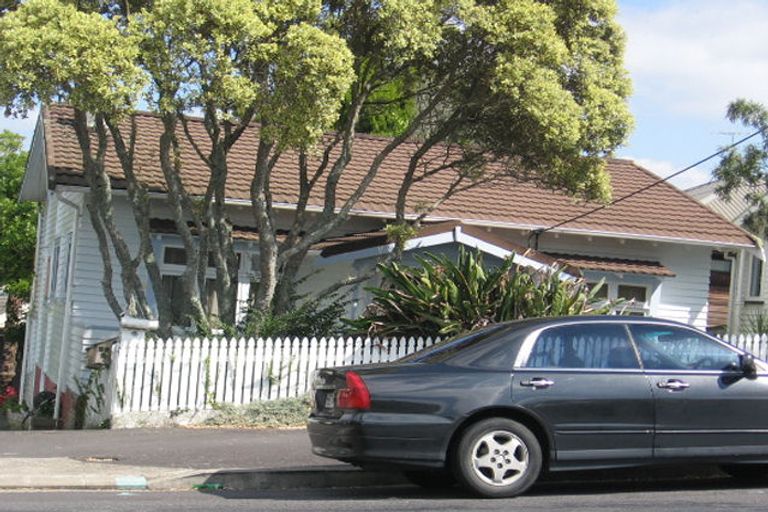 Photo of property in 22 Mahara Avenue, Birkenhead, Auckland, 0626