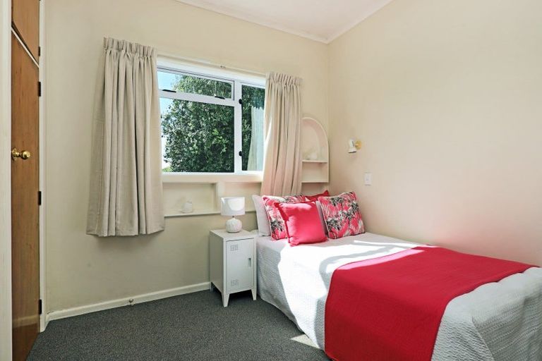 Photo of property in 8 Neeve Road, Taradale, Napier, 4112