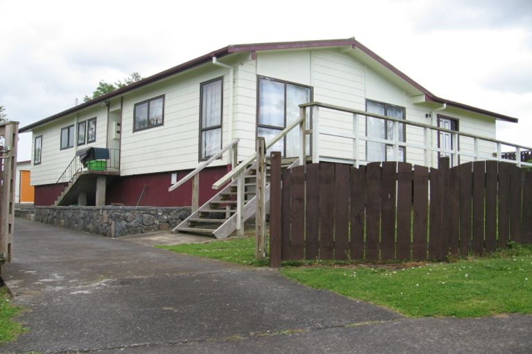 Photo of property in 1 Catkin Crescent, Papatoetoe, Auckland, 2025