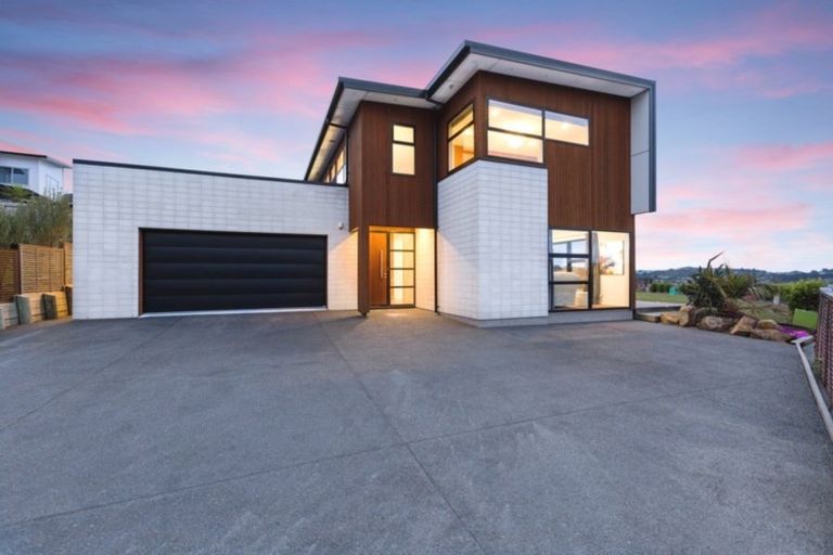 Photo of property in 131 Endeavour Drive, Whitby, Porirua, 5024