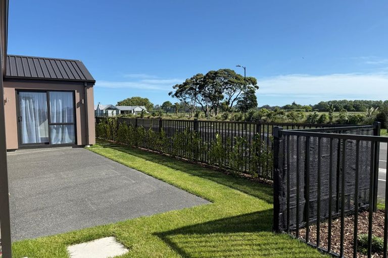 Photo of property in 2 Paradise Way, Halswell, 8025