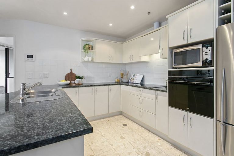 Photo of property in 3c/173 Hurstmere Road, Takapuna, Auckland, 0622