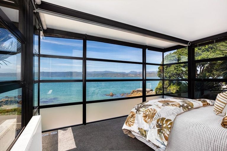 Photo of property in 377a Karaka Bay Road, Karaka Bays, Wellington, 6022