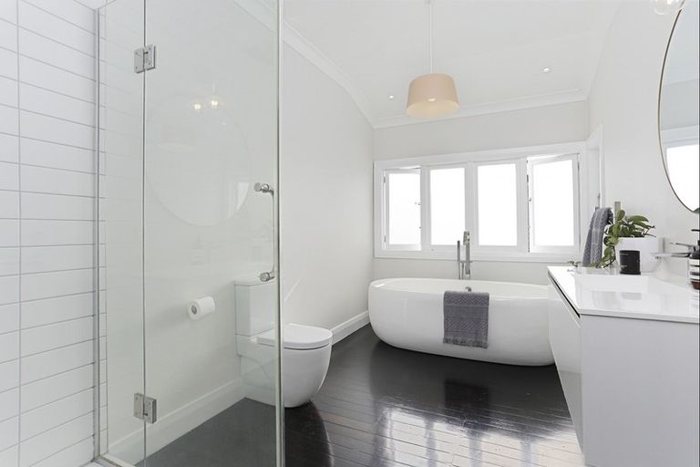 Photo of property in 24 Richmond Avenue, Northcote Point, Auckland, 0627