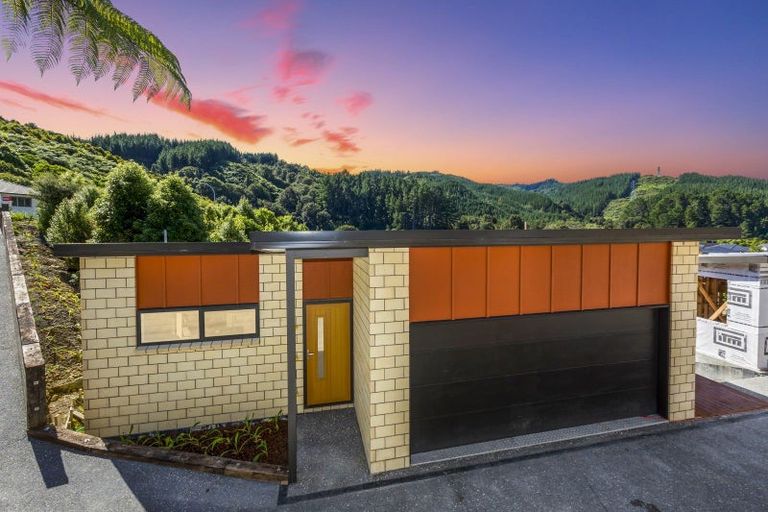 Photo of property in 61a Riverstone Drive, Riverstone Terraces, Upper Hutt, 5018