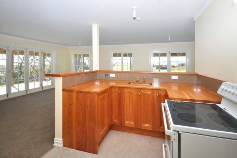 Photo of property in 1742 South Head Road, South Head, Helensville, 0874