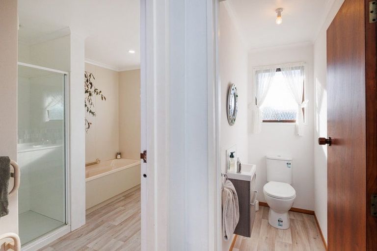 Photo of property in 4 Gainsborough Grove, Highbury, Palmerston North, 4412