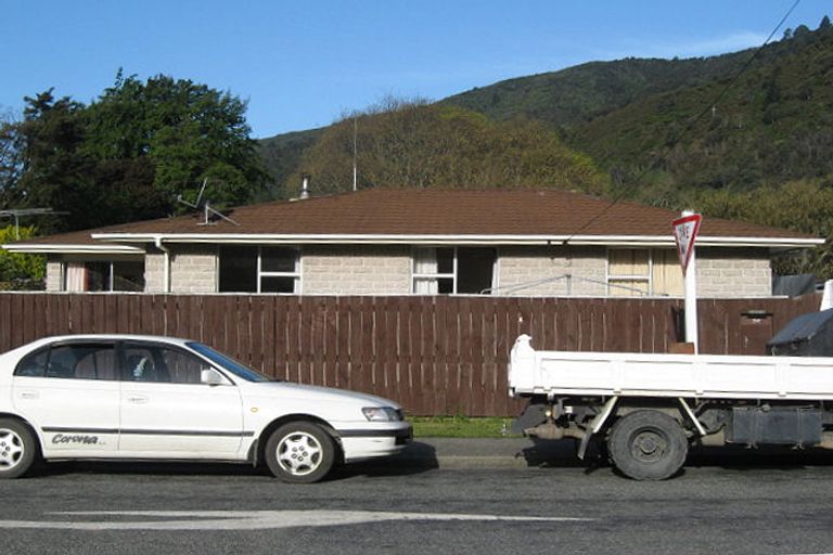 Photo of property in 38 York Street, Picton, 7220