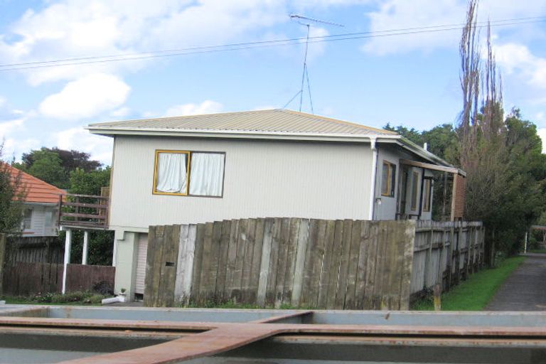 Photo of property in 59 Eastglen Road, Glen Eden, Auckland, 0602