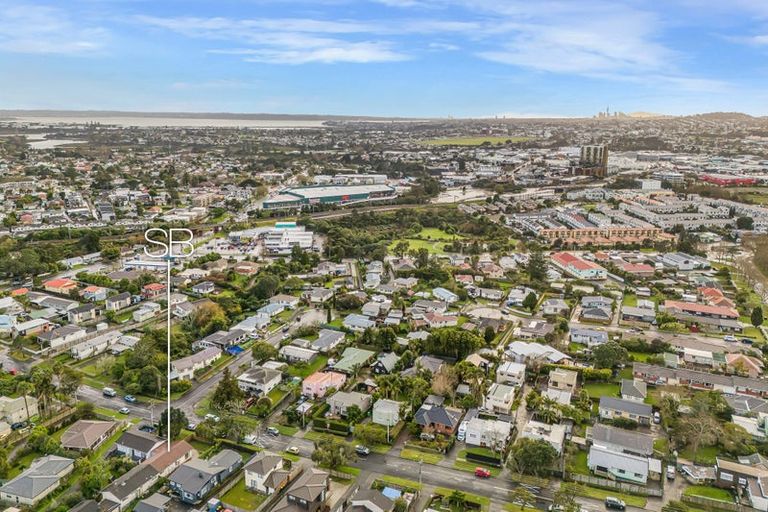 Photo of property in 2/21 Gardner Avenue, New Lynn, Auckland, 0600