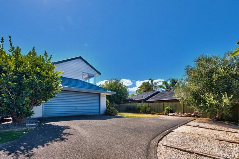 Photo of property in 11 Harbour Lights Close, West Harbour, Auckland, 0618