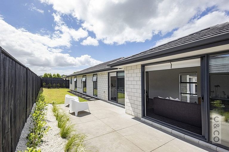 Photo of property in 14 Kelly Road, Riverhead, 0820