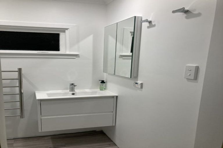 Photo of property in 17 Glasgow Street, Takaro, Palmerston North, 4412