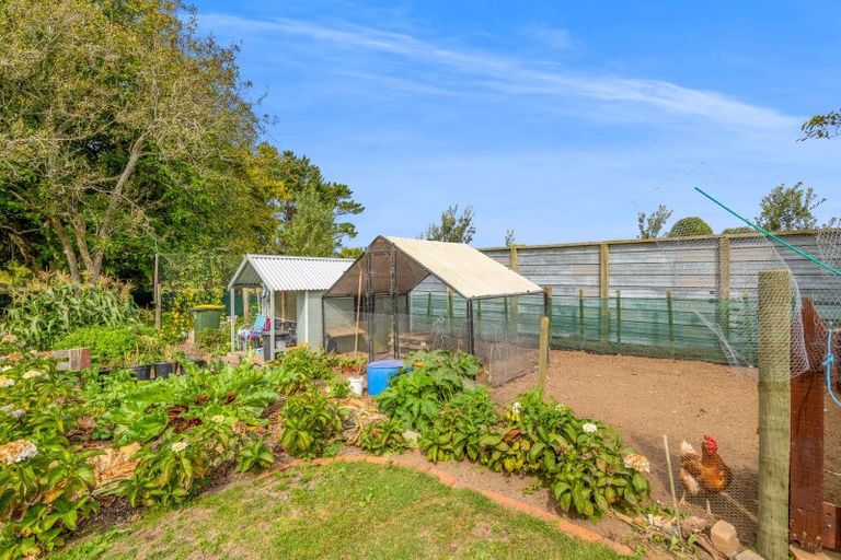 Photo of property in 1 Graham Street, Eltham, 4322