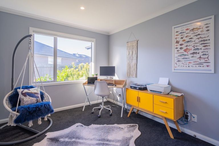 Photo of property in 9 Bridford Way, Paraparaumu, 5032