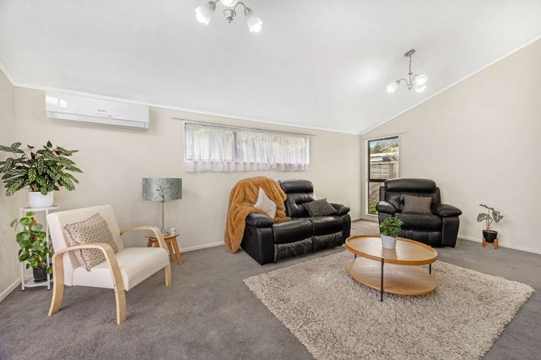 Photo of property in 142 Holborn Drive, Stokes Valley, Lower Hutt, 5019