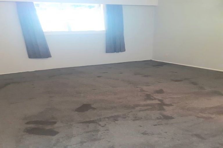 Photo of property in 32 Castle Crescent, Stokes Valley, Lower Hutt, 5019