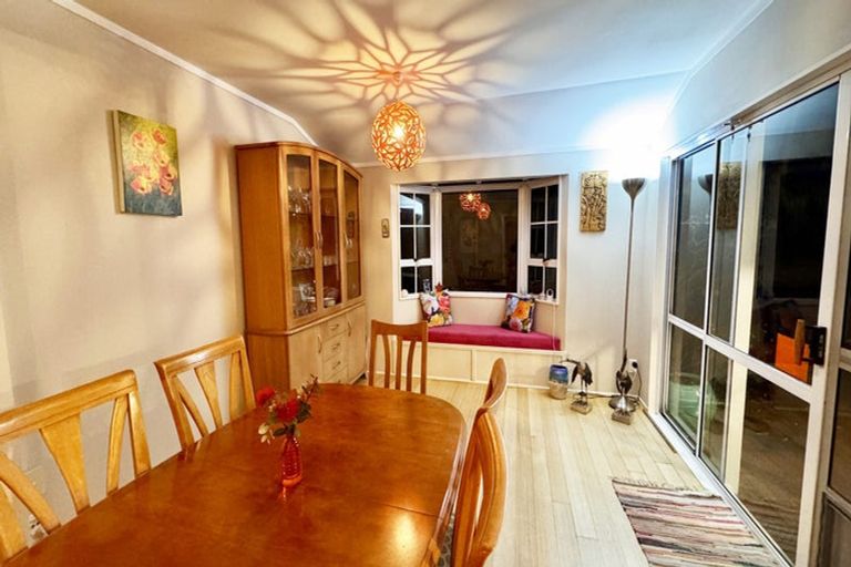 Photo of property in 6 Mosman Place, Chatswood, Auckland, 0626