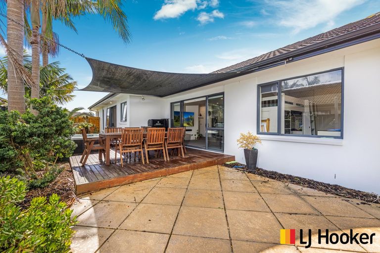 Photo of property in 27 Girvan Terrace, Wattle Downs, Auckland, 2103