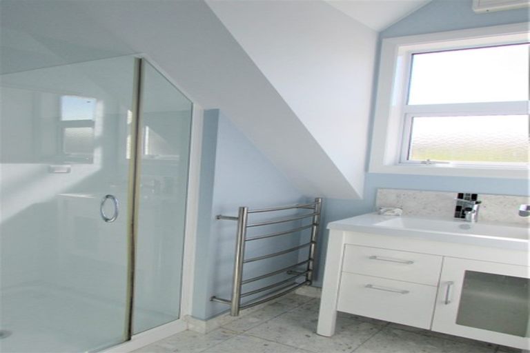 Photo of property in 18 Middleton Road, Johnsonville, Wellington, 6037