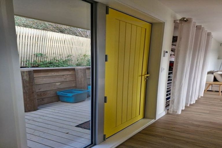 Photo of property in 39 Milne Terrace, Island Bay, Wellington, 6023