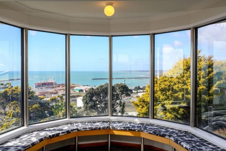 Photo of property in 27 Findlay Street, Moturoa, New Plymouth, 4310