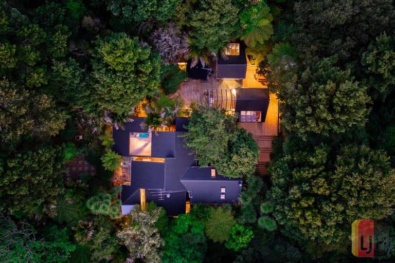 Photo of property in 14 Kingsclere Place, Goodwood Heights, Auckland, 2105