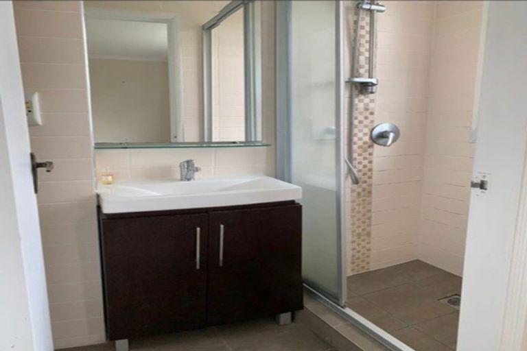 Photo of property in 3/26a Penning Road, Castor Bay, Auckland, 0620