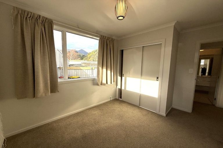 Photo of property in 41 Devon Street, Picton, 7220