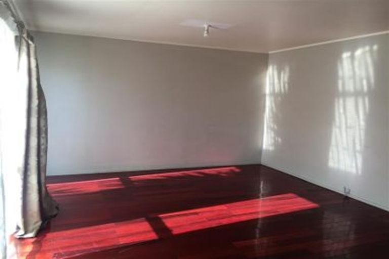Photo of property in 1/142 Shifnal Drive, Randwick Park, Auckland, 2105