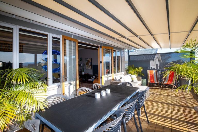 Photo of property in 11 Lawrence Road, Hospital Hill, Napier, 4110