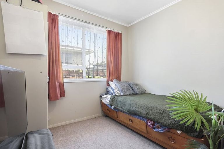 Photo of property in 1/4 Pomaria Road, Henderson, Auckland, 0610