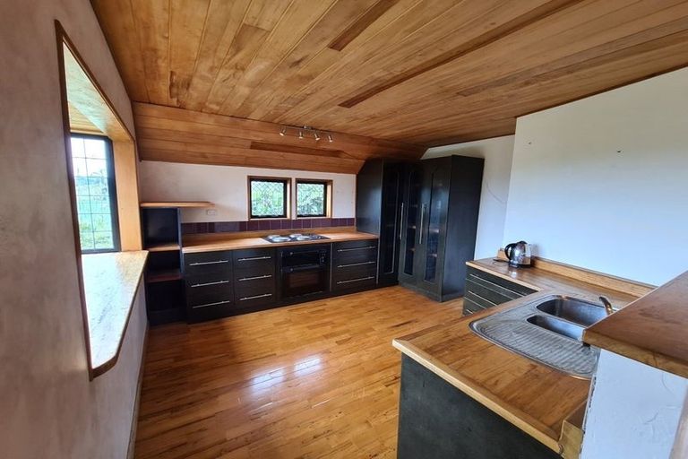 Photo of property in 9 Lindaver Grove, Merrilands, New Plymouth, 4312