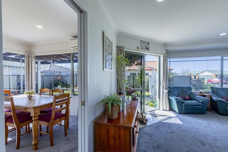 Photo of property in 12 Flemington Place, Taradale, Napier, 4112