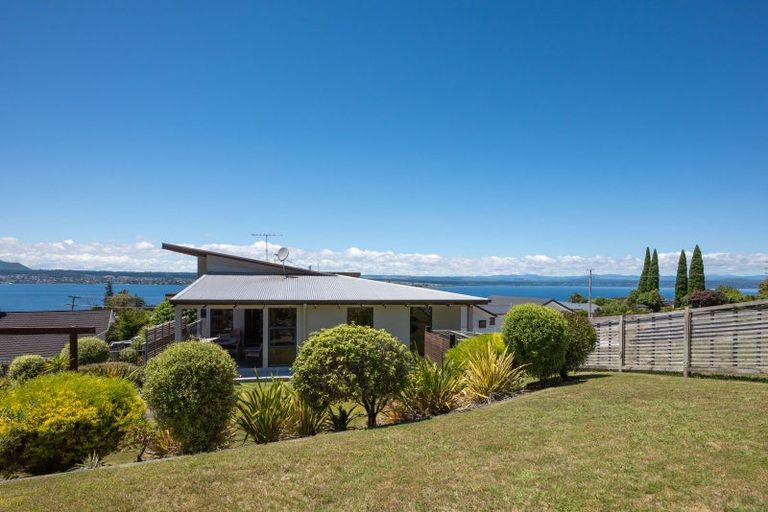Photo of property in 18 Wakeman Road, Acacia Bay, Taupo, 3330