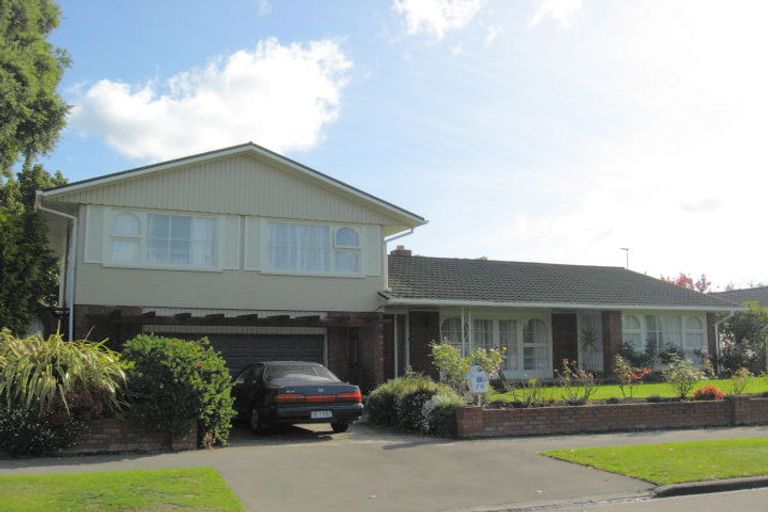 Photo of property in 16 Rutherglen Avenue, Ilam, Christchurch, 8041