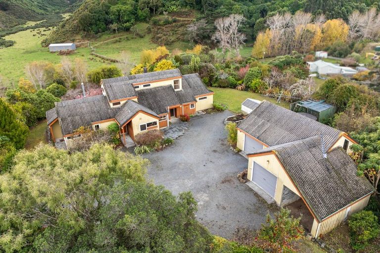 Photo of property in 8 Ahoroa Road, Judgeford, Porirua, 5381