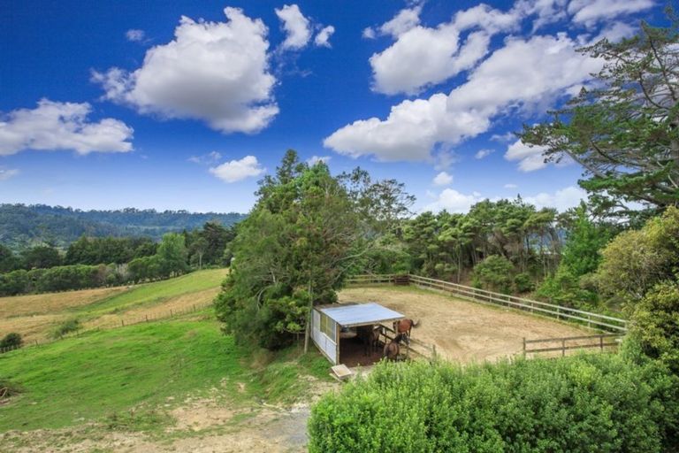 Photo of property in 25 Christian Road, Swanson, Auckland, 0614