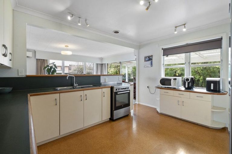 Photo of property in 9 Athlone Place, Hokowhitu, Palmerston North, 4410